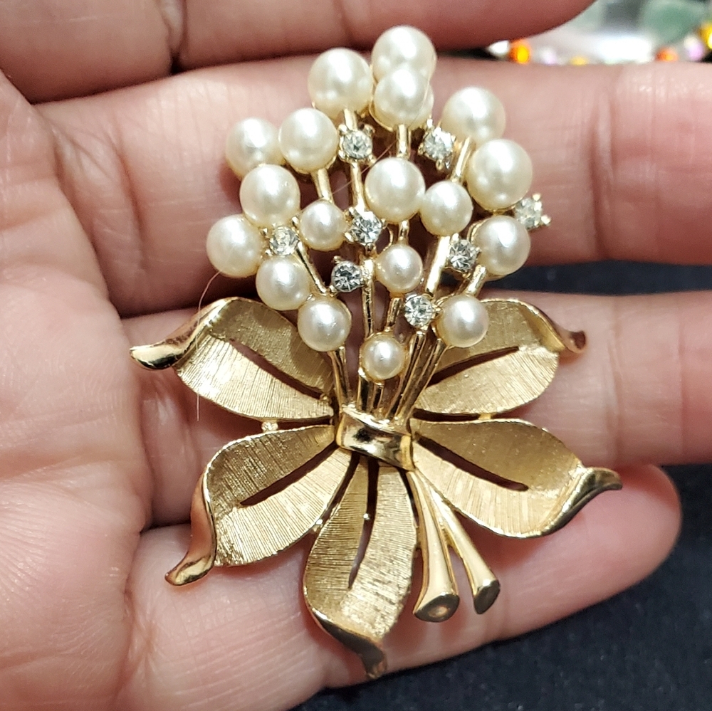 Vtg. Trifari Brooch